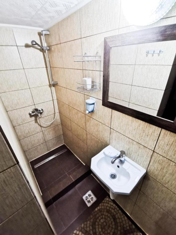 Shelby Accommodation -Adult Only- Синая Экстерьер фото