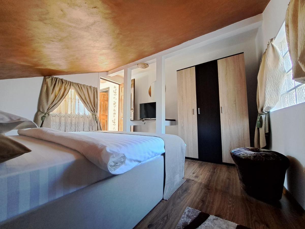 Shelby Accommodation -Adult Only- Синая Экстерьер фото