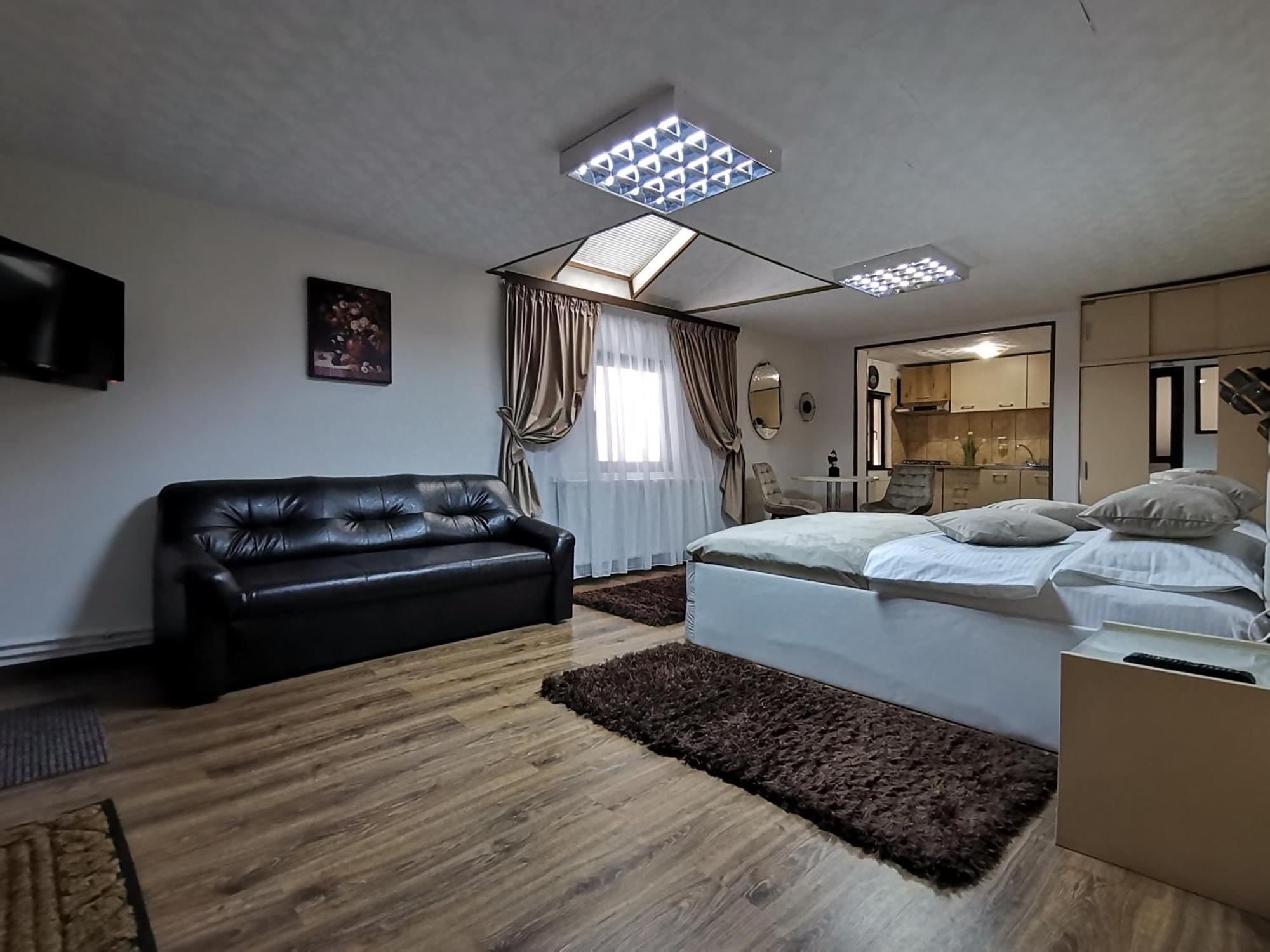 Shelby Accommodation -Adult Only- Синая Экстерьер фото