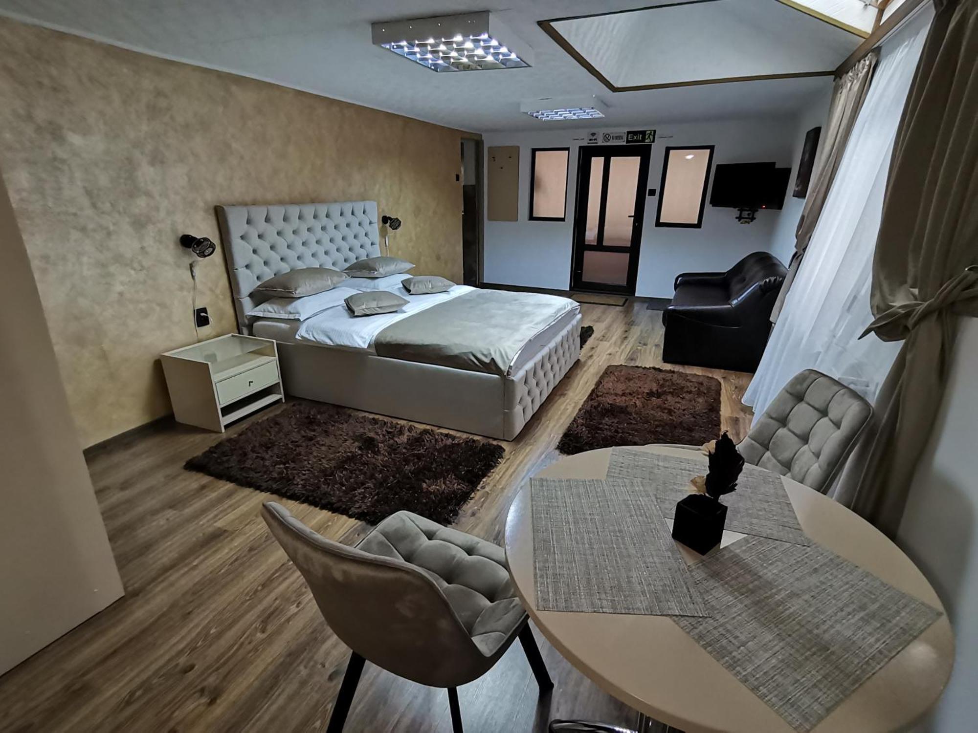 Shelby Accommodation -Adult Only- Синая Экстерьер фото